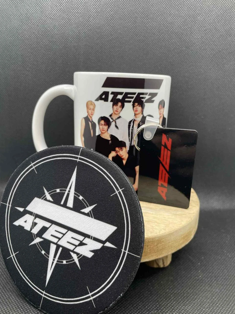 🎁 Estuche Taza – Taza + Llavero + Posavasos – ATEEZ 🎤💙 – photo 2